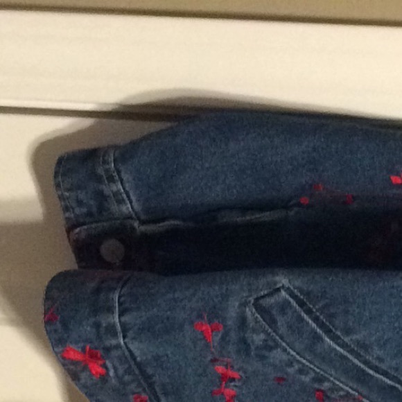 Jean jacket. - Picture 1 of 8